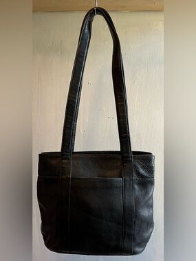 Orvis Pebbled Leather Classic Black Vintage Plaid Lining Shoulder Bag